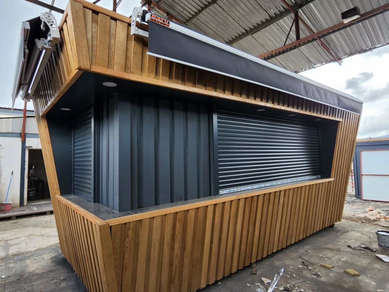 KİOSK CAFE CONCEPT AHŞAP PERGOLE KEPENKLİ KONTEYNER