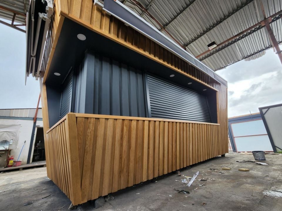 KİOSK CAFE CONCEPT AHŞAP PERGOLE KEPENKLİ KONTEYNER